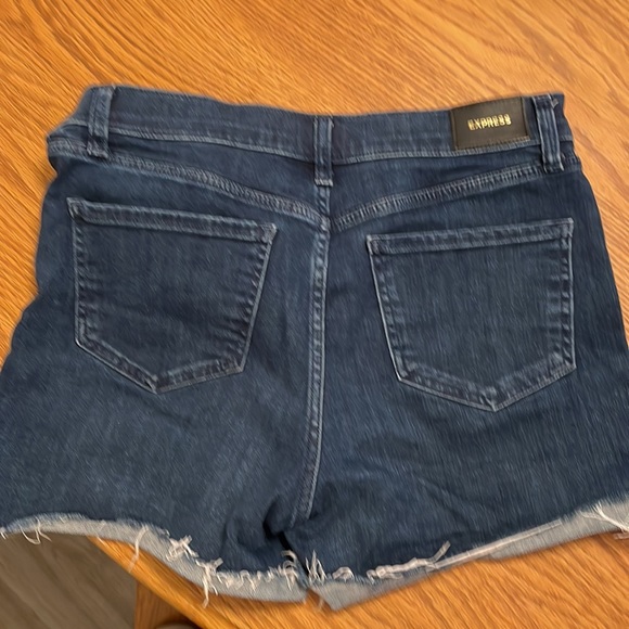 Express denim 3 way hem shorts EUC size 8 - Picture 3 of 4